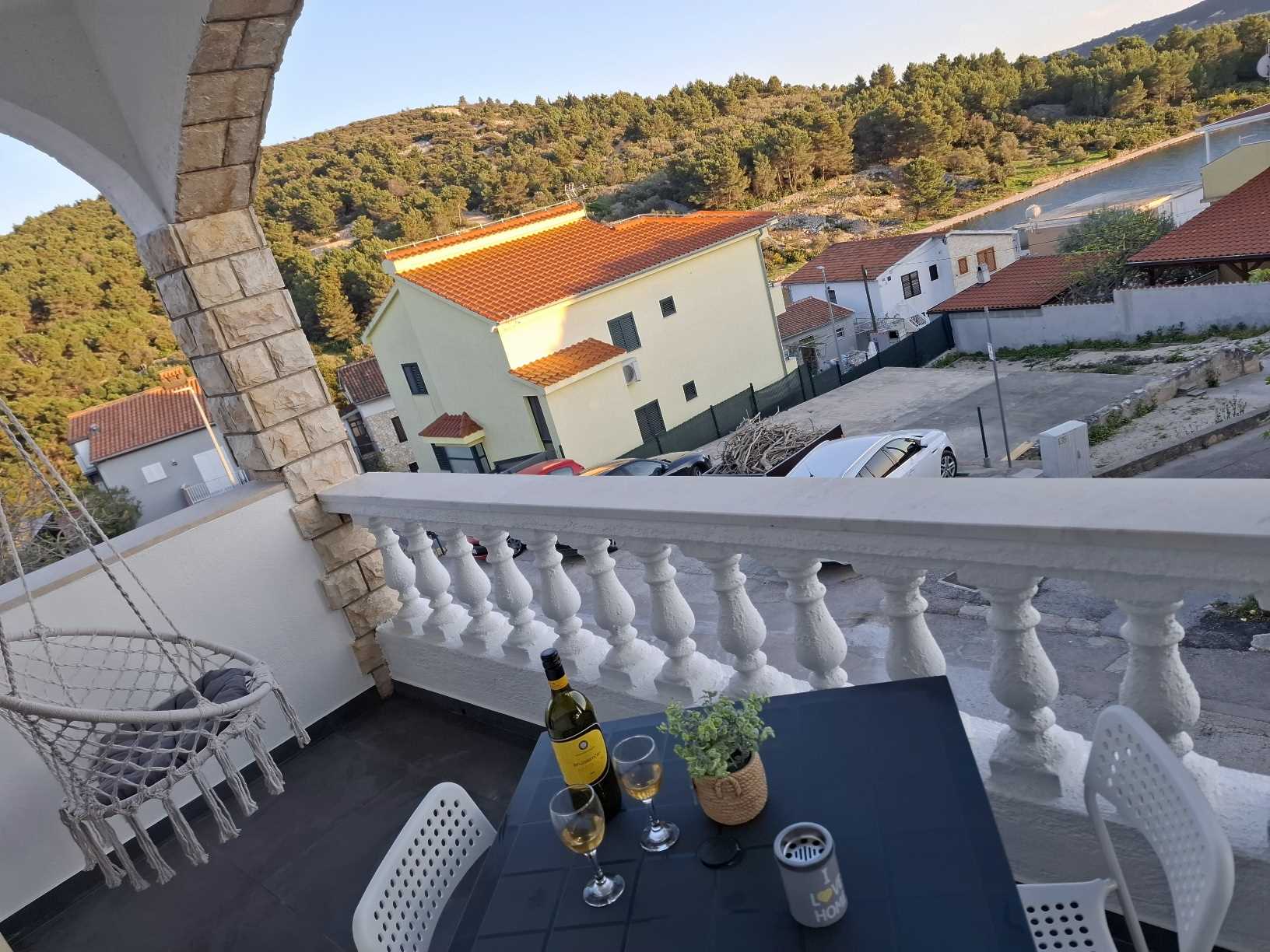 Apartman MANUEL u Pirovcu sa pogledom na more