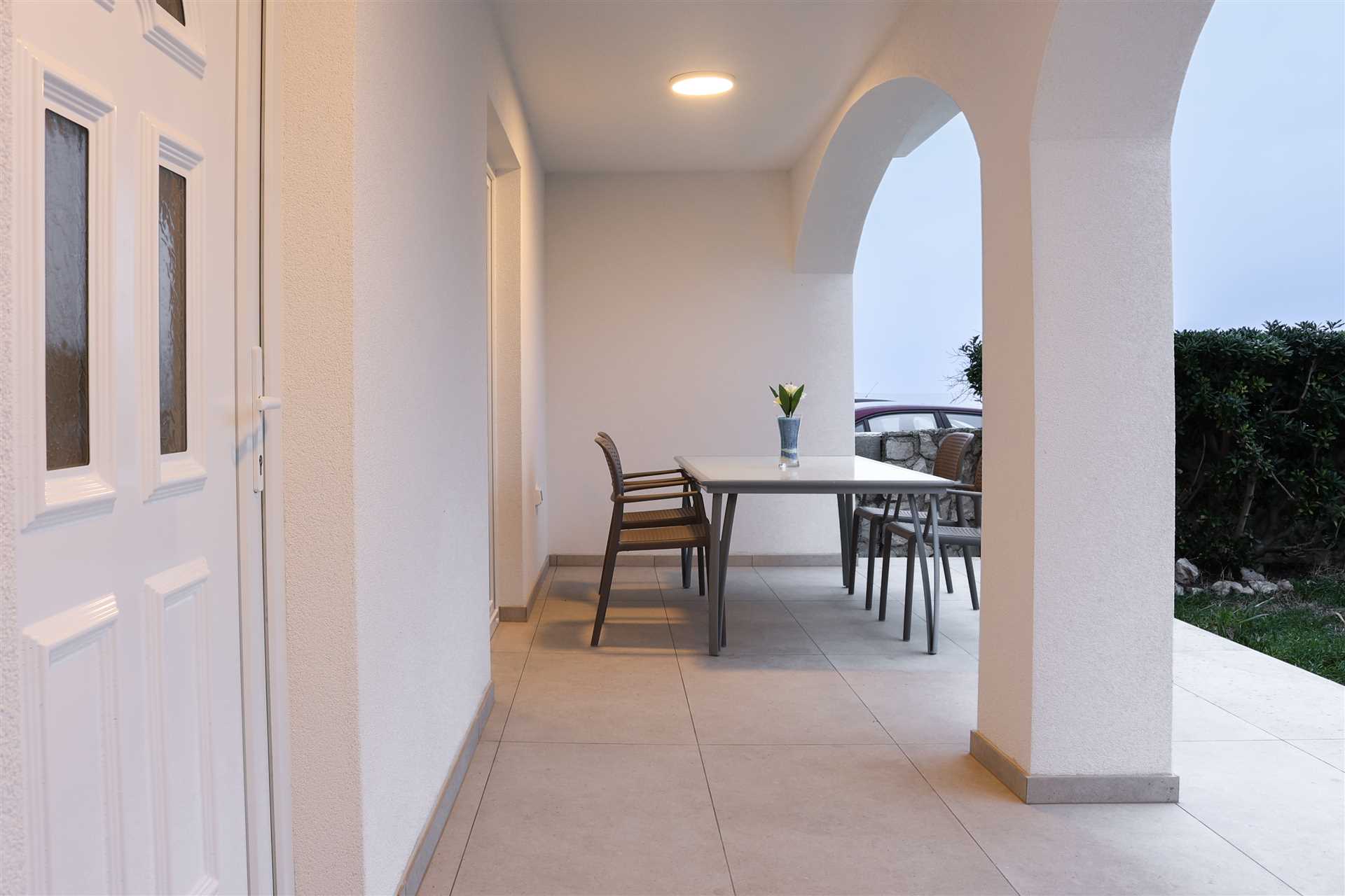 Apartman s terasom uz more
