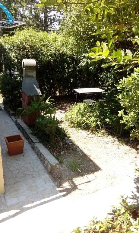 Apartma v Selcah. Velika terasa, vrt, žar in parkirišče.