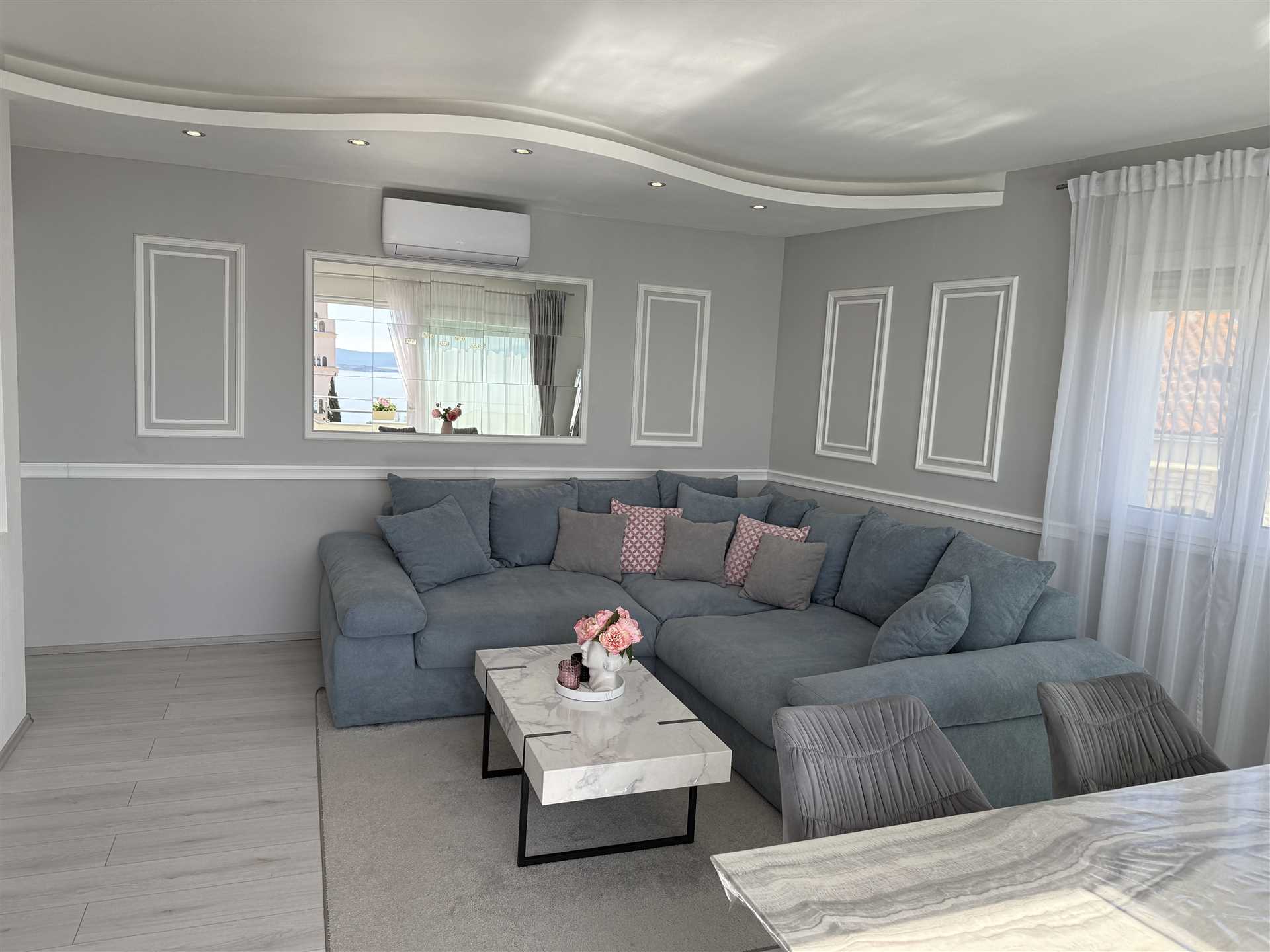 Prostrani penthouse apartman sa očaravajućim pogledom