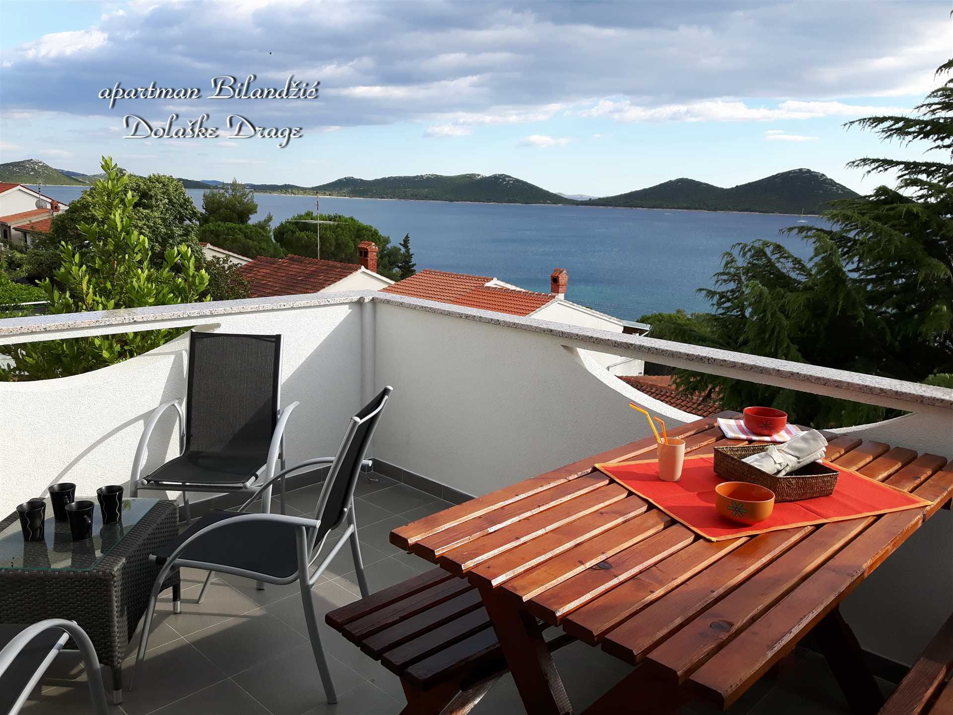 Apartment Bilandžić by the beach with a beautiful view of the sea and the Kornati Islands