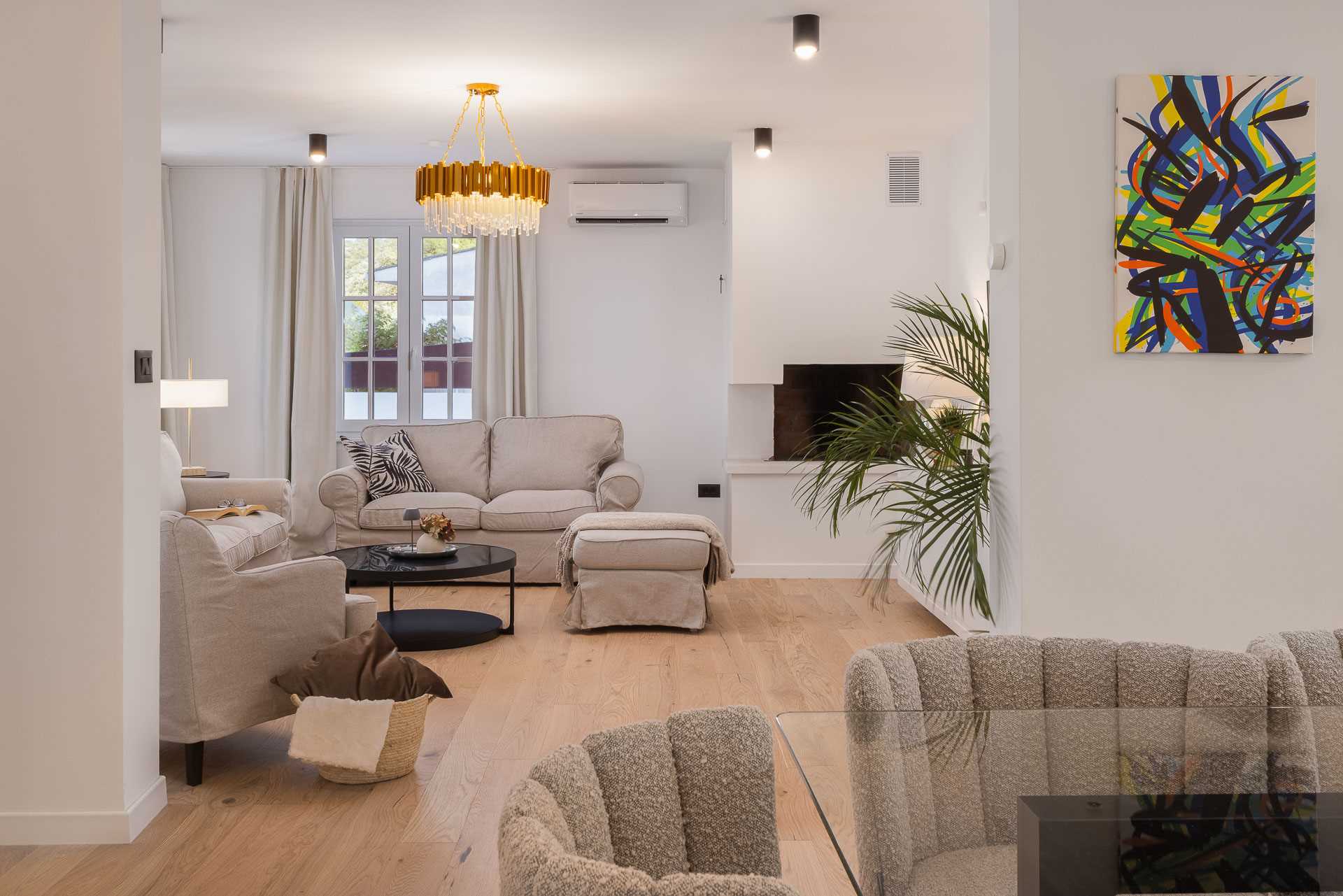 Luxury villa with 4 bedrooms, heated pool, just 100 m from the sea