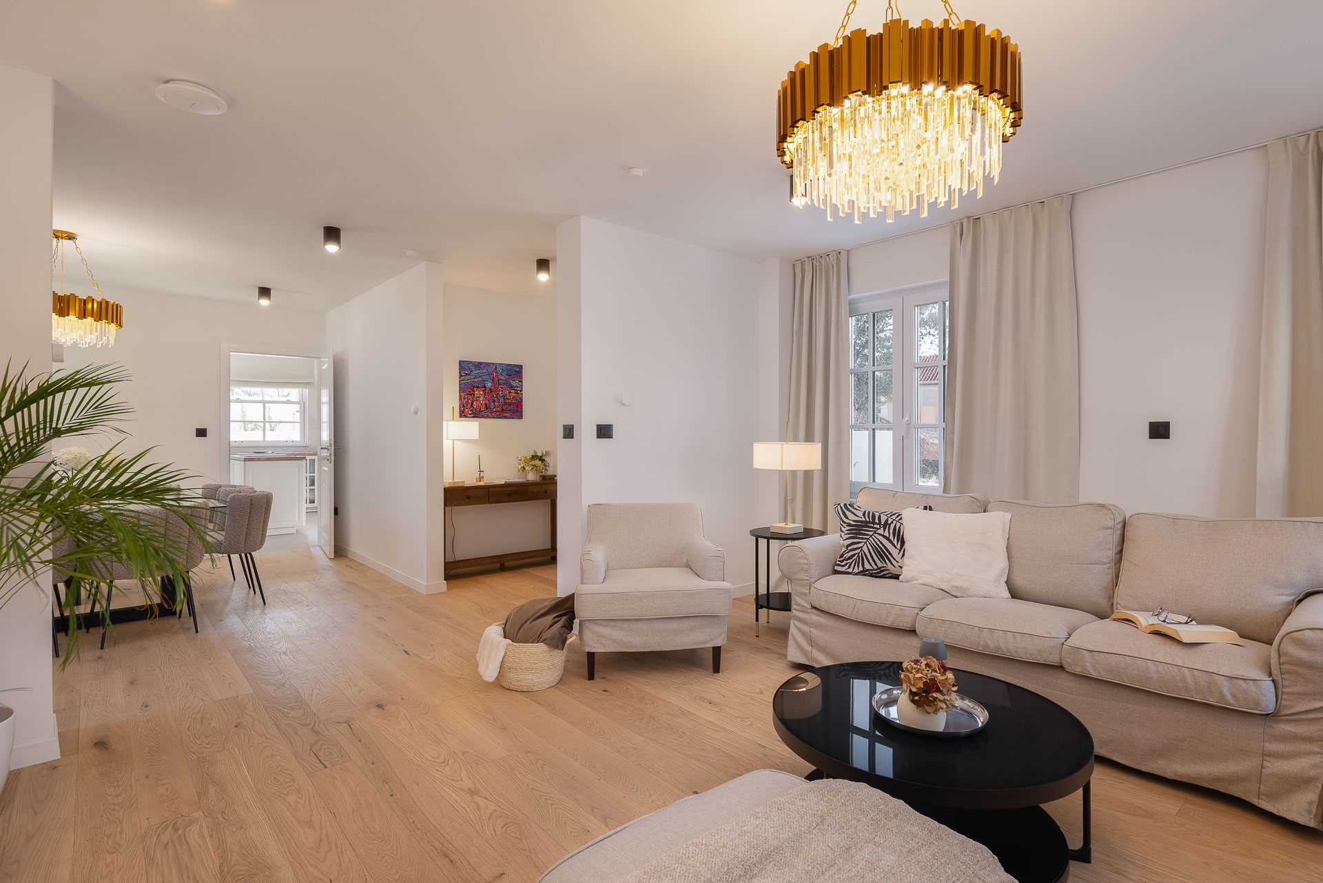 Luxury villa with 4 bedrooms, heated pool, just 100 m from the sea