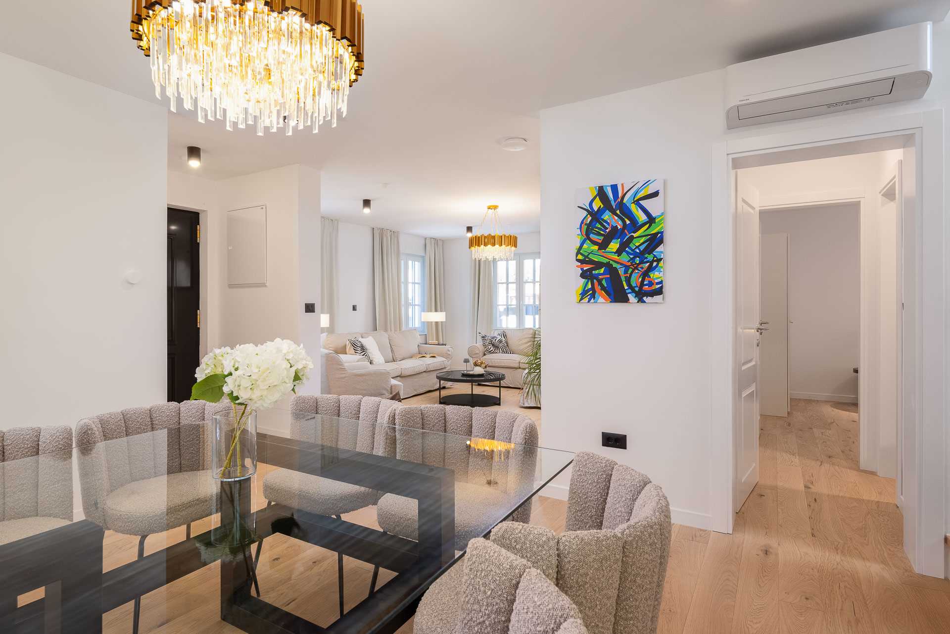 Luxury villa with 4 bedrooms, heated pool, just 100 m from the sea