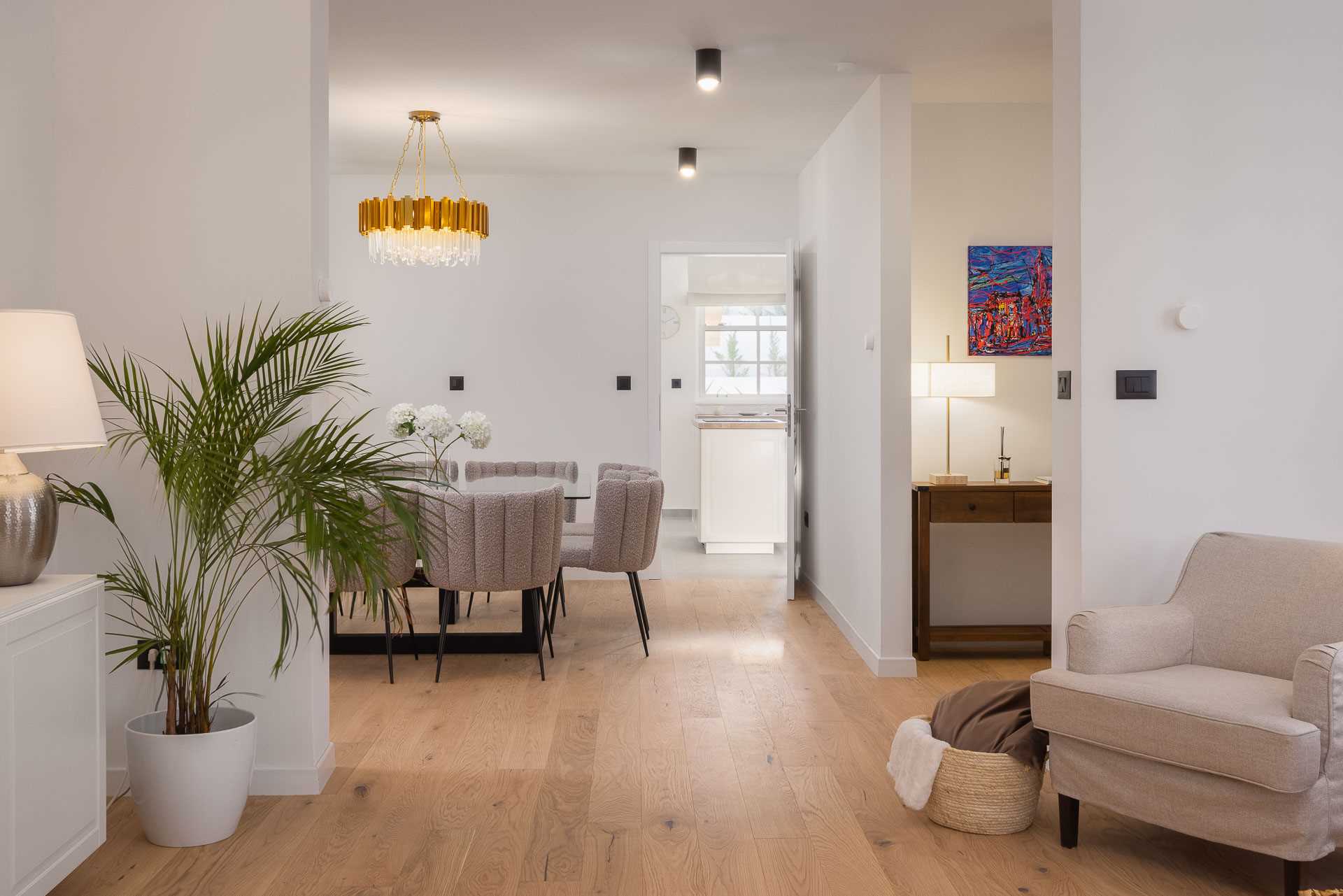 Luxury villa with 4 bedrooms, heated pool, just 100 m from the sea