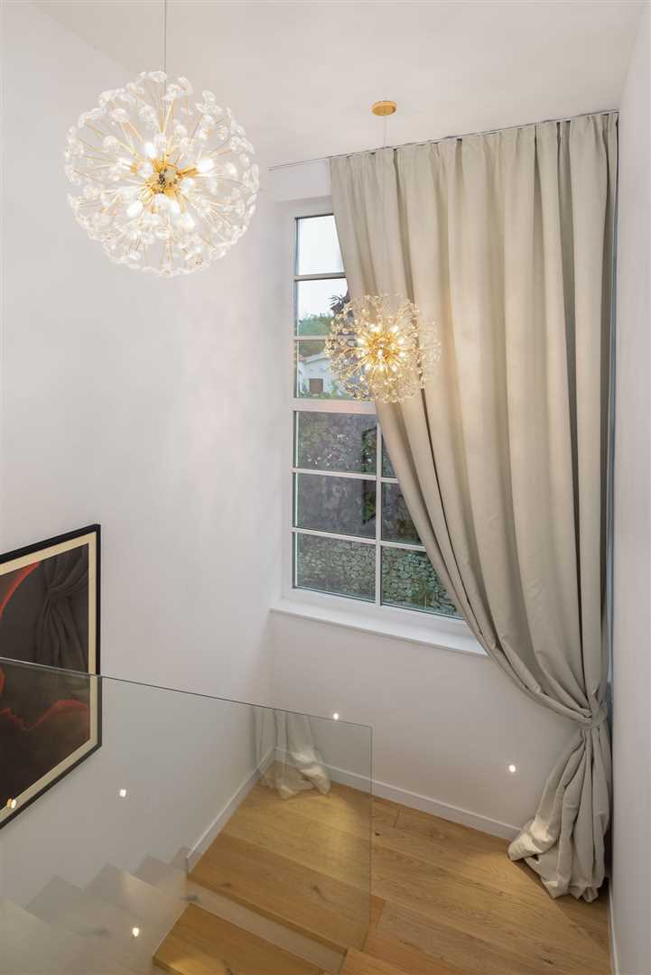 Luxury villa with 4 bedrooms, heated pool, just 100 m from the sea