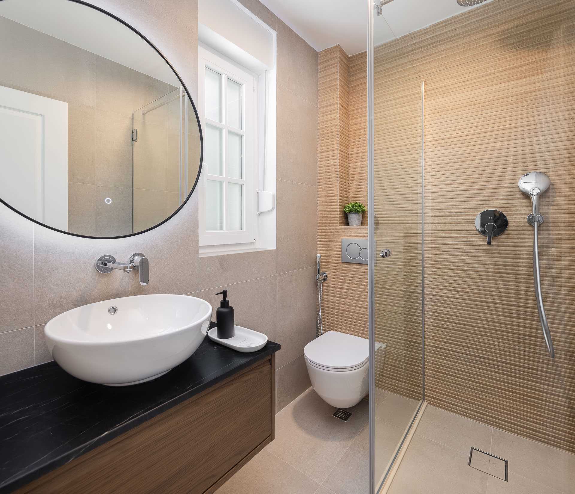 Luxury villa with 4 bedrooms, heated pool, just 100 m from the sea