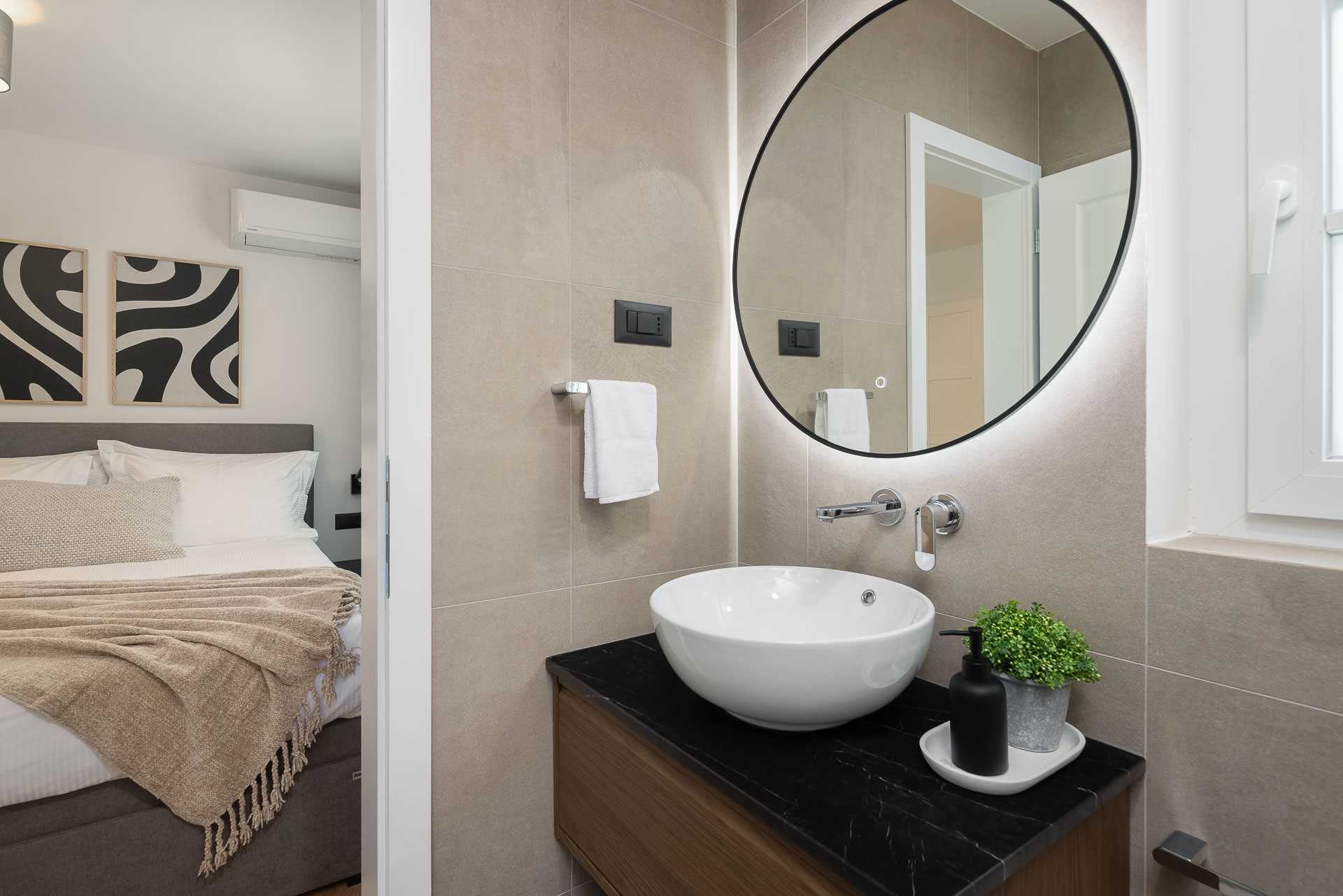 Luxury villa with 4 bedrooms, heated pool, just 100 m from the sea