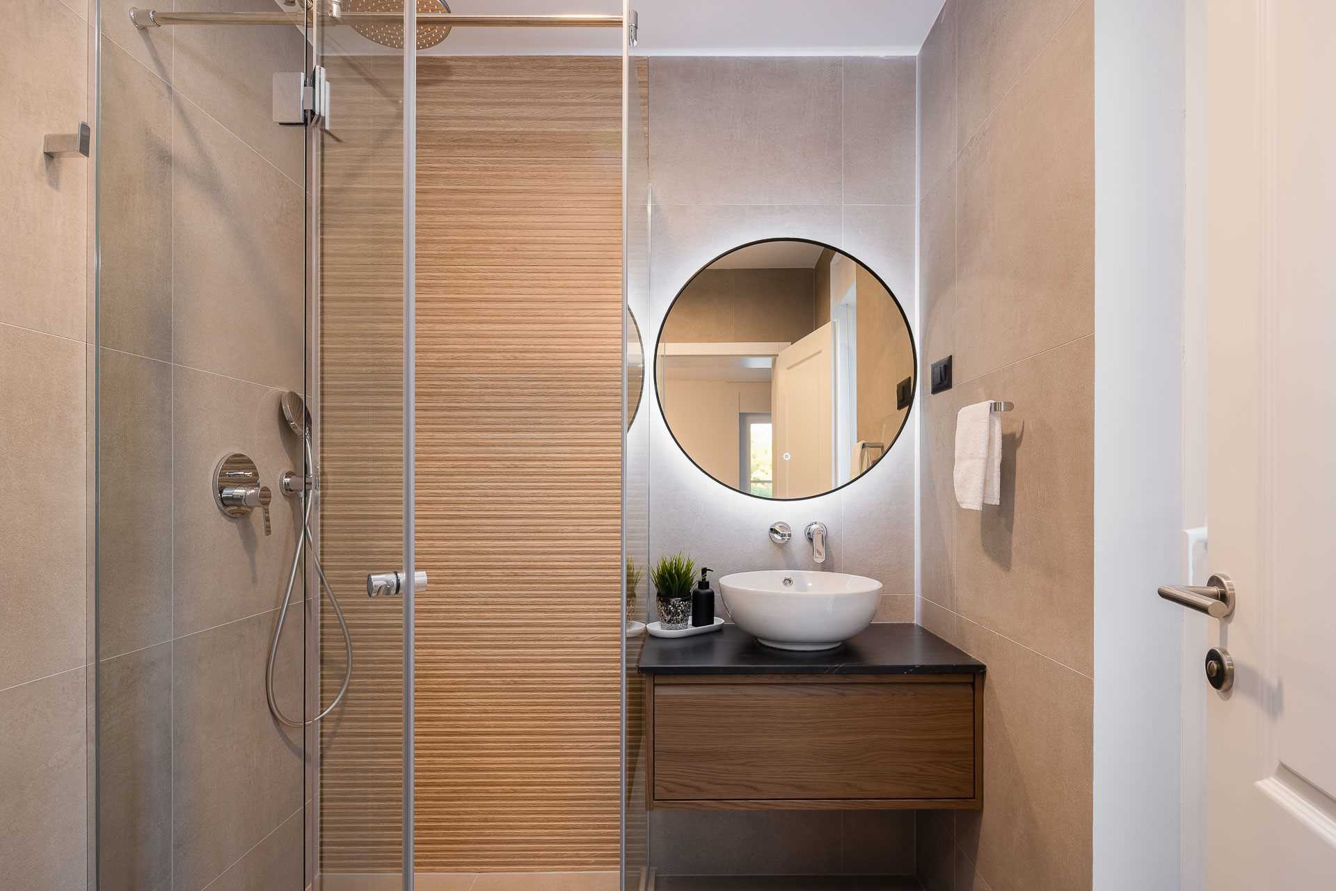 Luxury villa with 4 bedrooms, heated pool, just 100 m from the sea