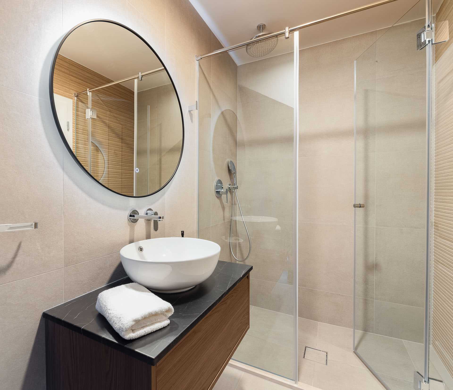 Luxury villa with 4 bedrooms, heated pool, just 100 m from the sea