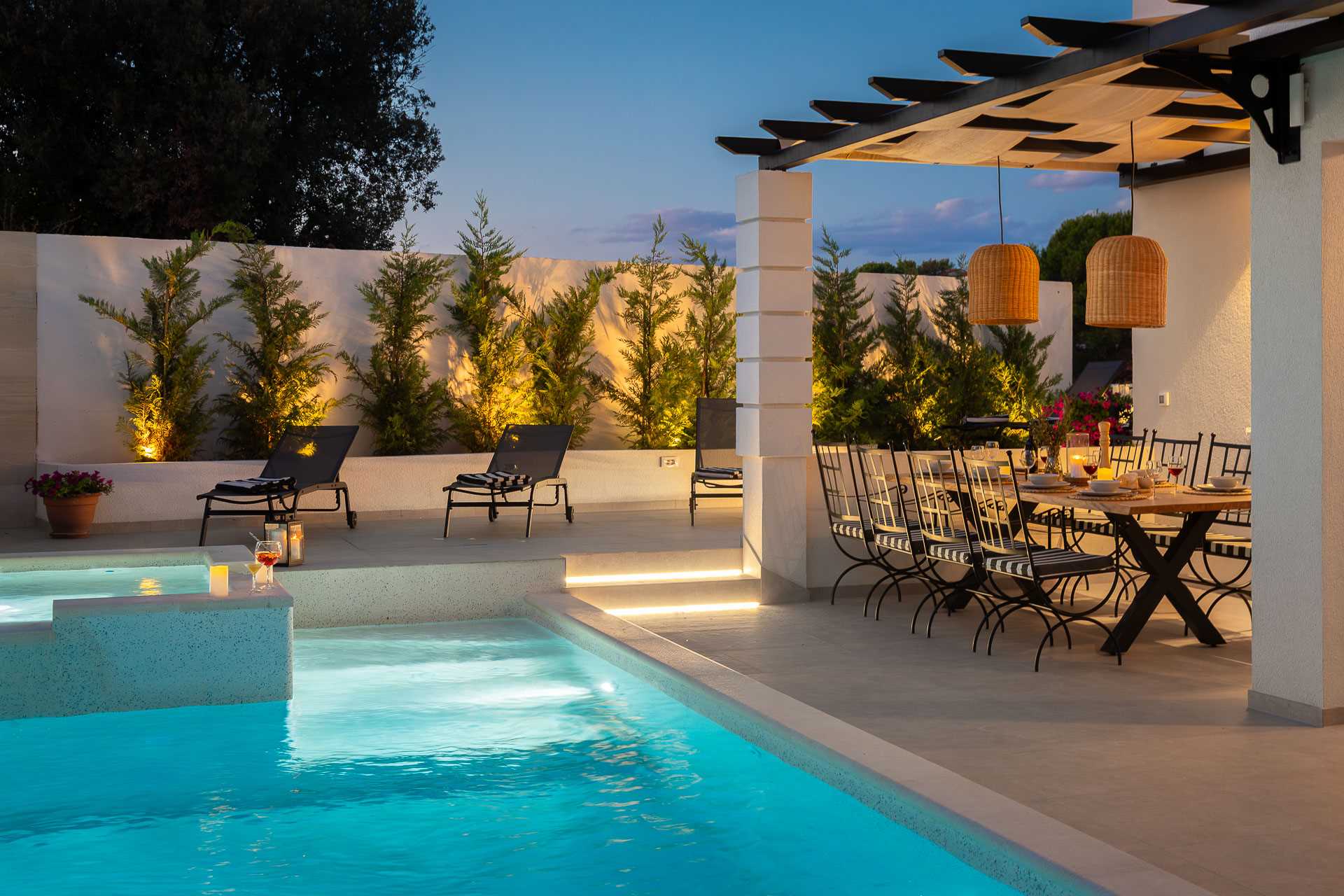 Luxury villa with 4 bedrooms, heated pool, just 100 m from the sea