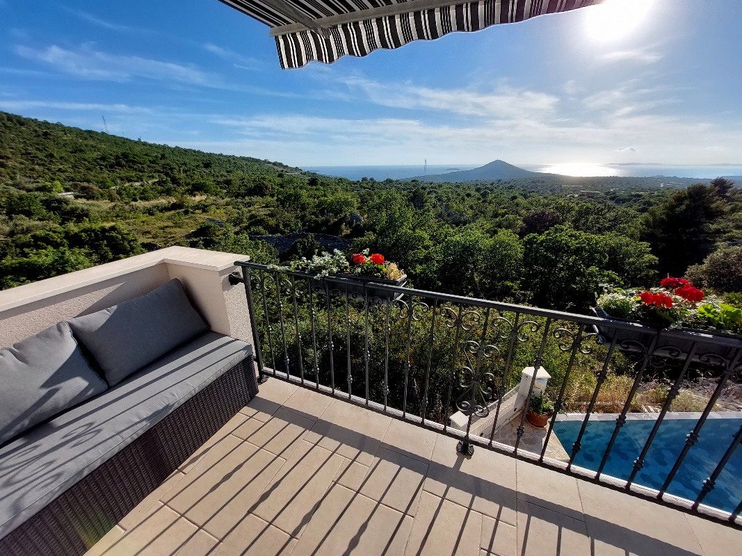 Vila s 2 bazena i savršenim pogledom na more: mir, tišina