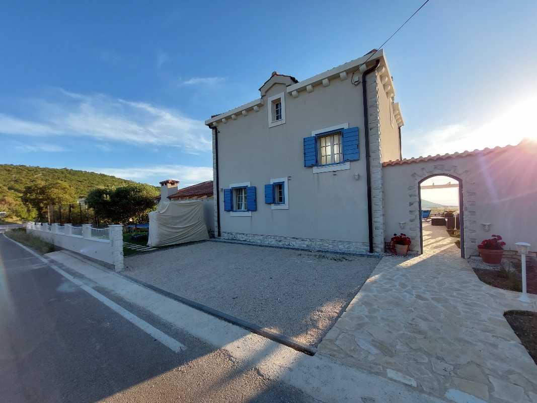 Vila s 2 bazena i savršenim pogledom na more: mir, tišina