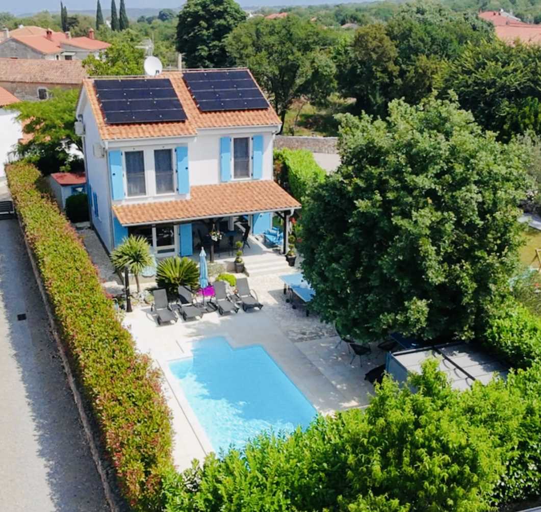 Charming Villa Dory with pool and jacuzzi