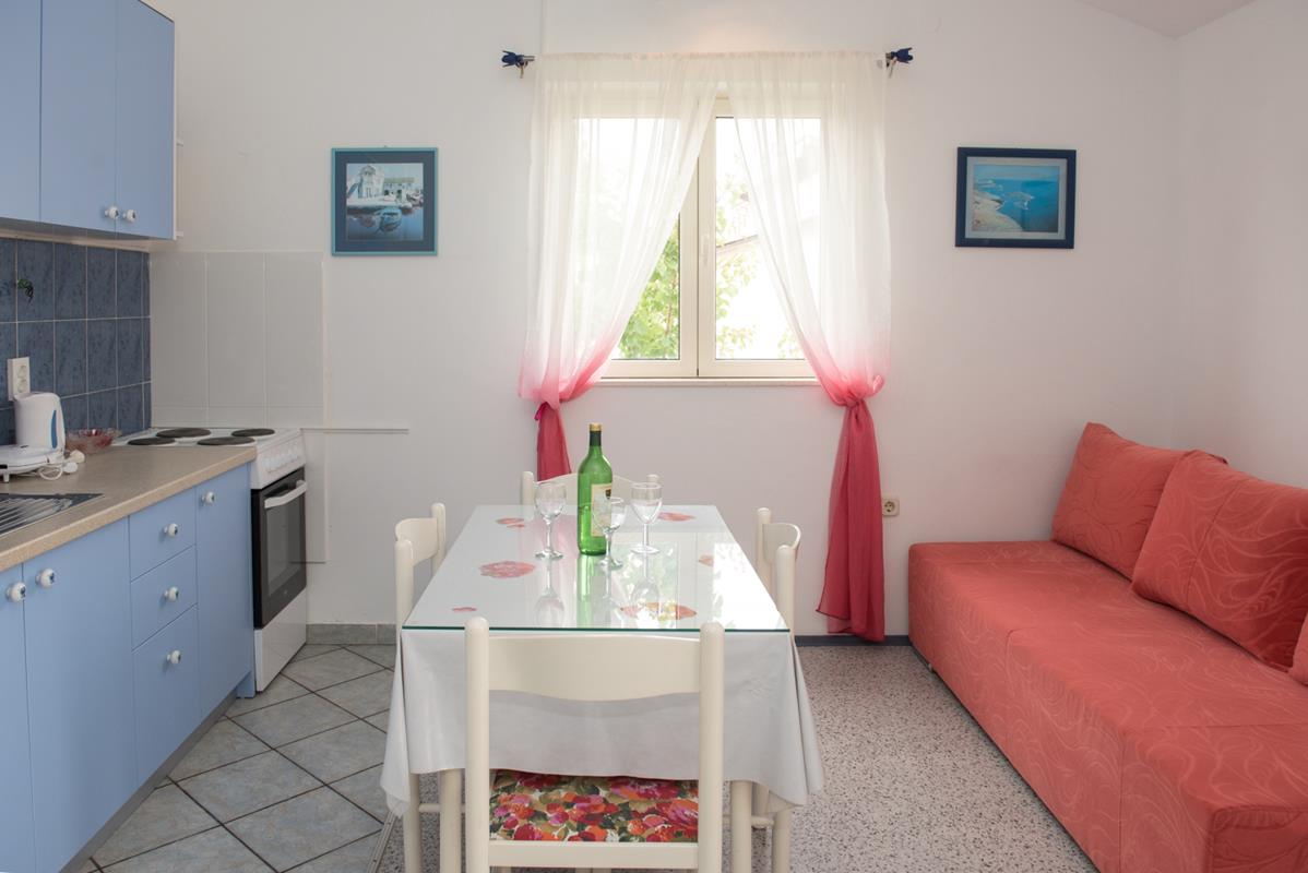 Apartmani Olga Matic Vodice mirni obiteljski apartman Plavi (2+0)