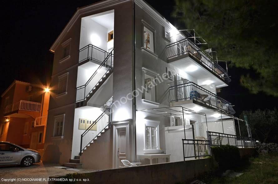 Apartmani Petkovic, Žaboric - Bijeli apartman s pogledom na more! 50 m.od mora, parking i vez za brod