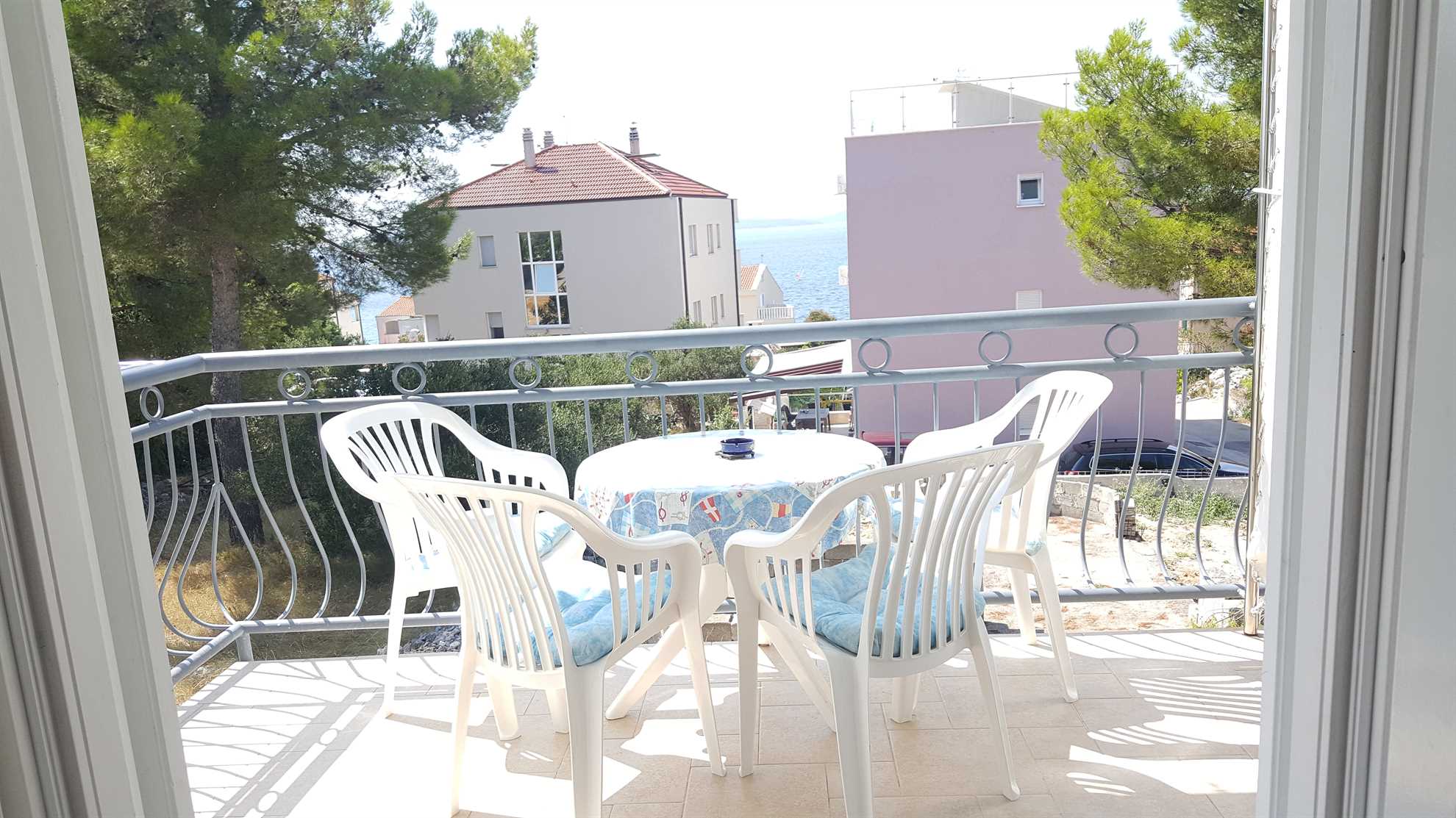 Apartments Petkovic, Žaboric - Blue apartment with a sea view! 50 m from the sea, parking and boat mooring