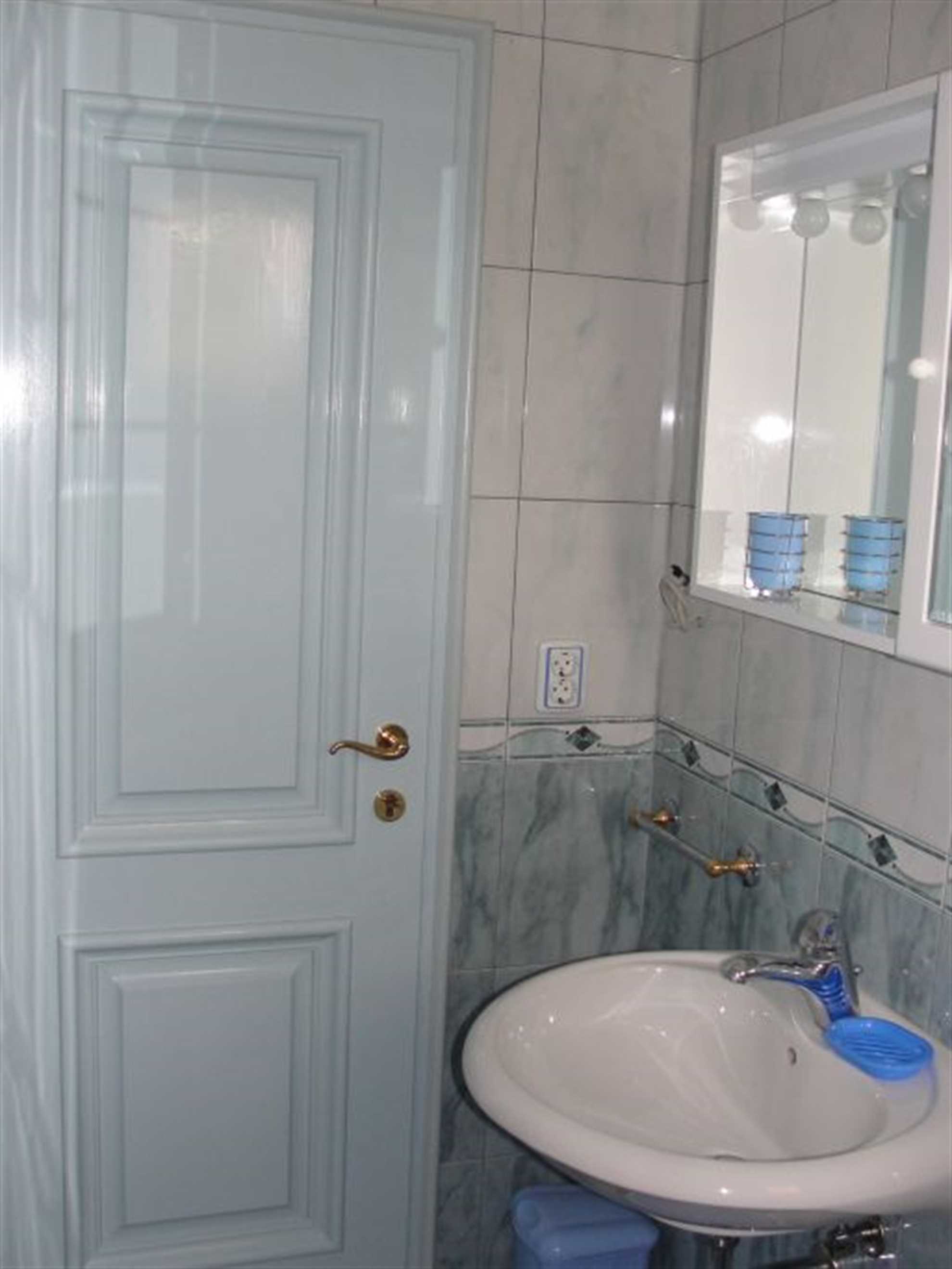 Apartments Petković, Žaborić - Blue apartment 50m from the sea, parking and berth