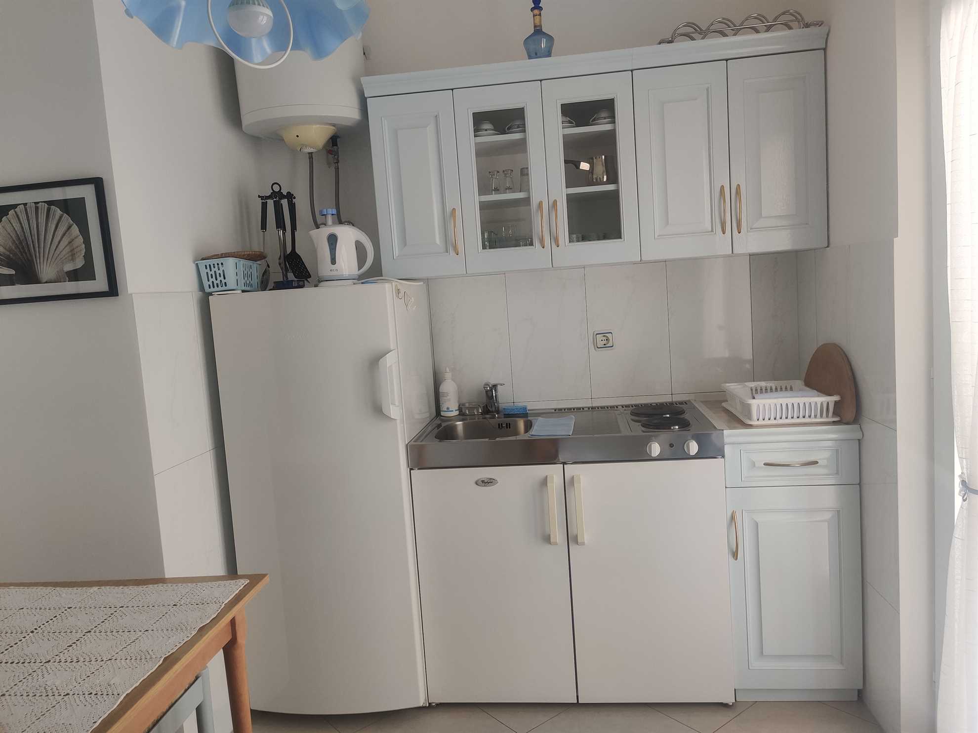 Apartments Petković, Žaborić - Blue apartment 50m from the sea, parking and berth