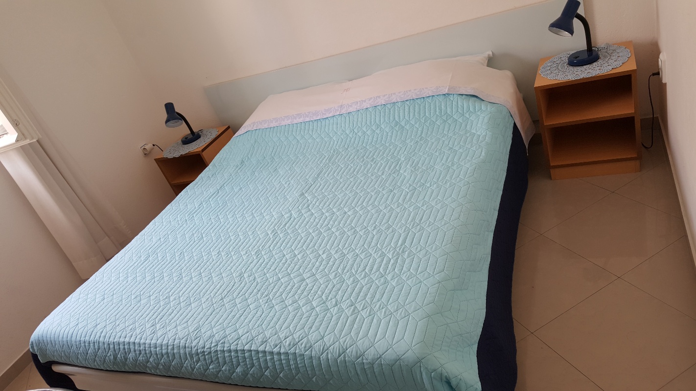 Apartments Petković, Žaborić - Blue apartment 50m from the sea, parking and berth