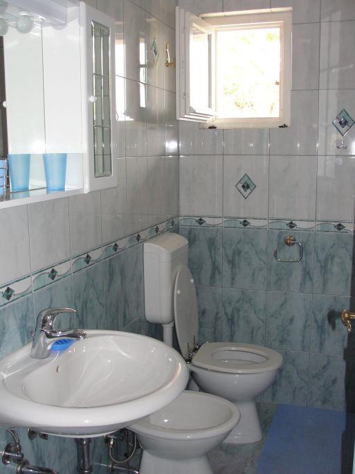 Apartments Petković, Žaborić - Blue apartment 50m from the sea, parking and berth