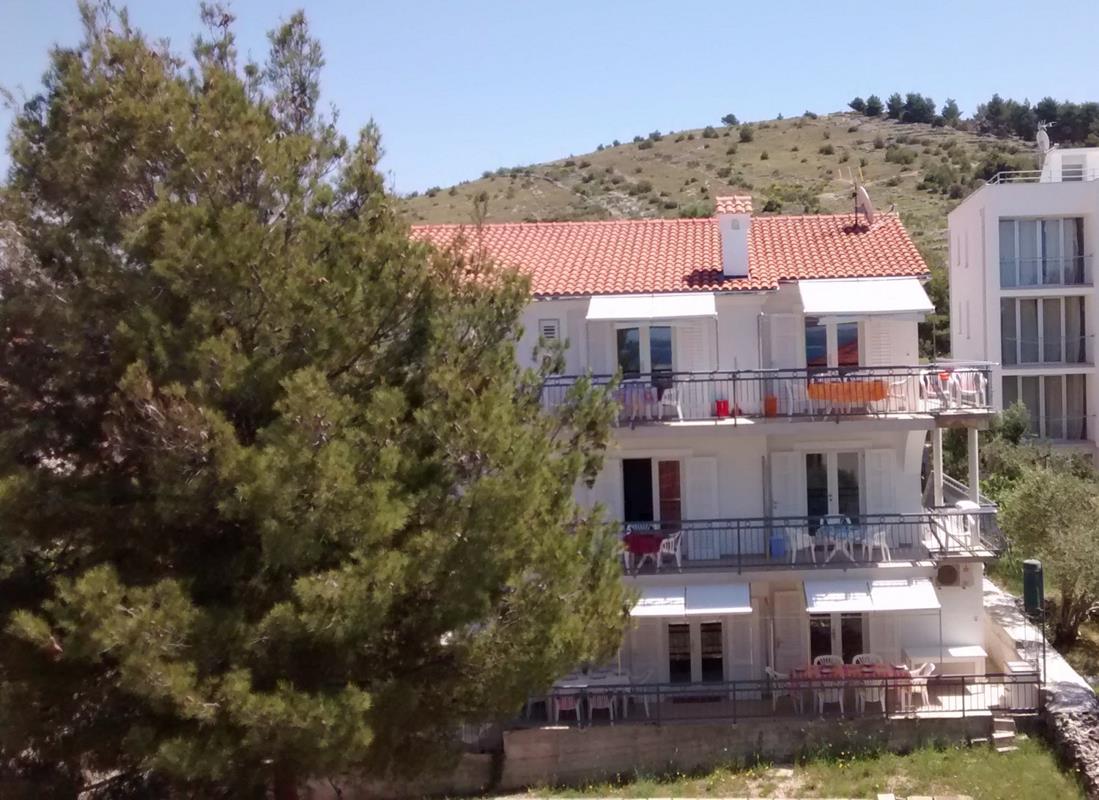 Apartments Petković, Žaborić - Blue apartment 50m from the sea, parking and berth