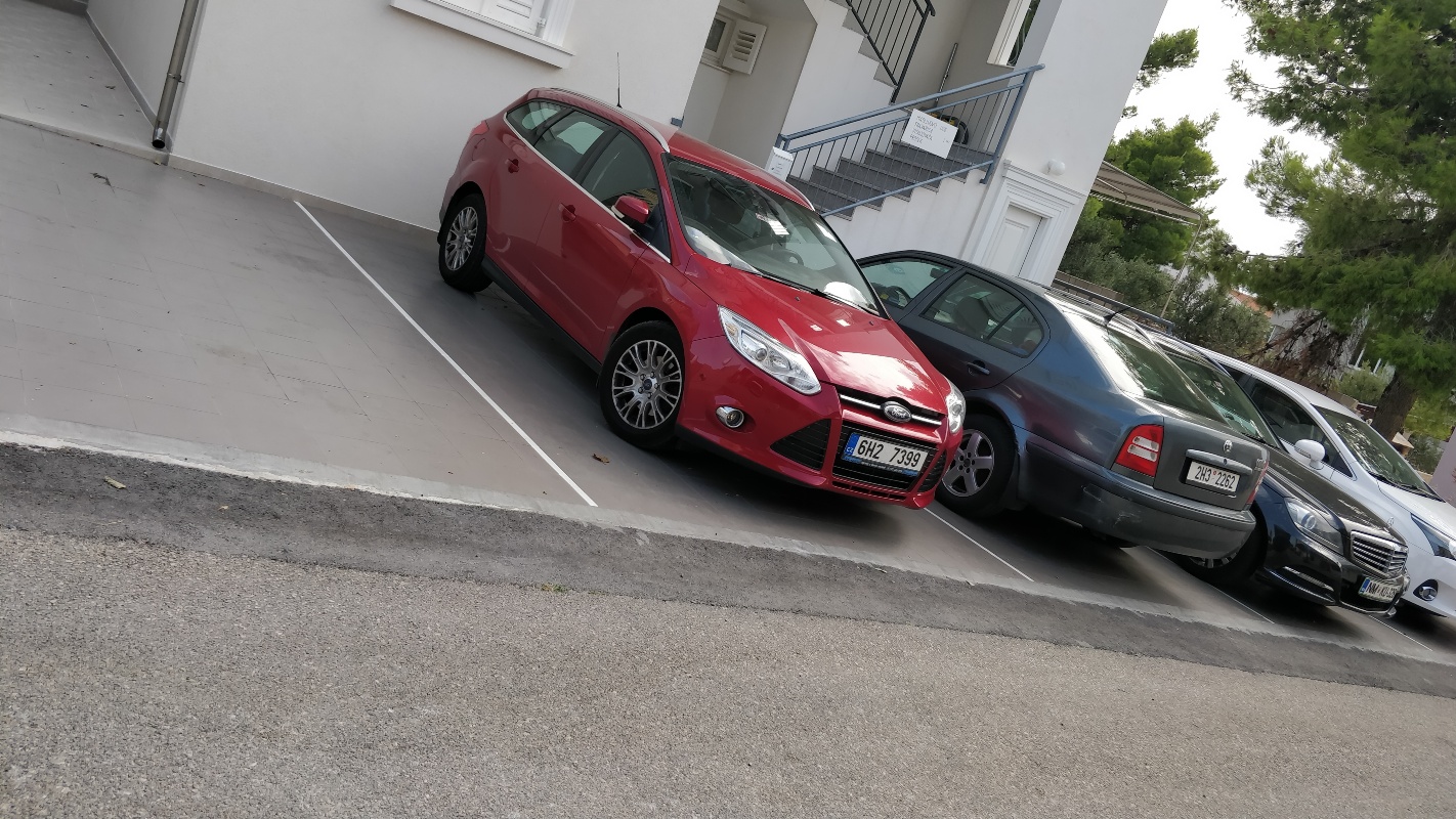 Apartments Petković, Žaborić - Blue apartment 50m from the sea, parking and berth