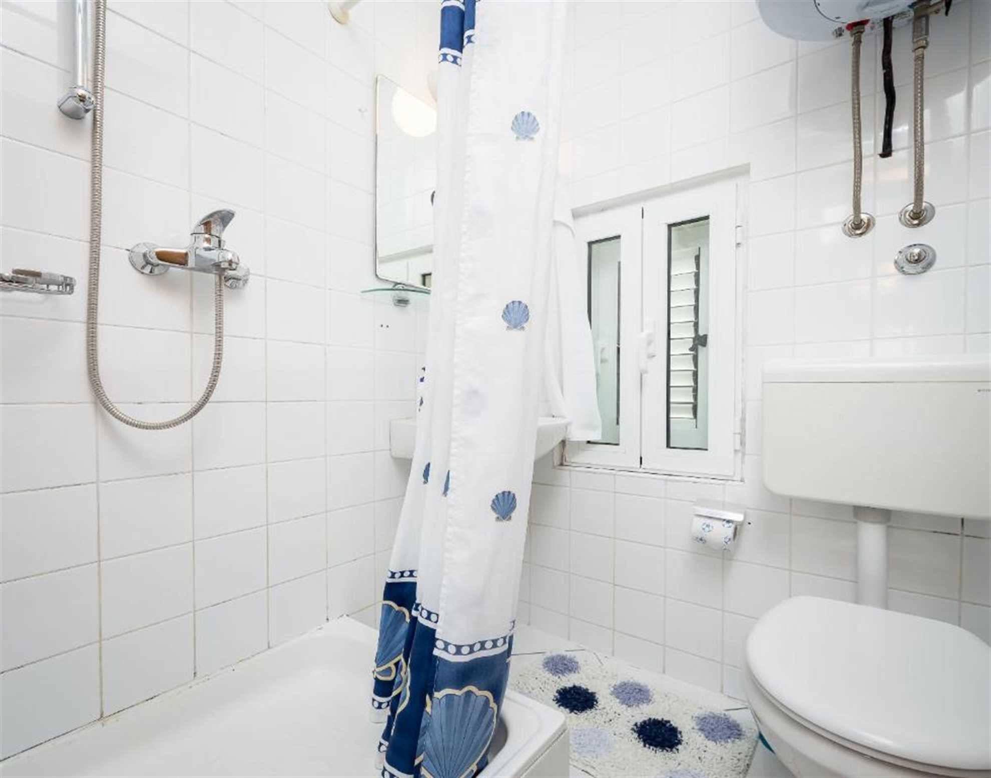 Apartma ima vse, kar potrebujete za prijetno bivanje.