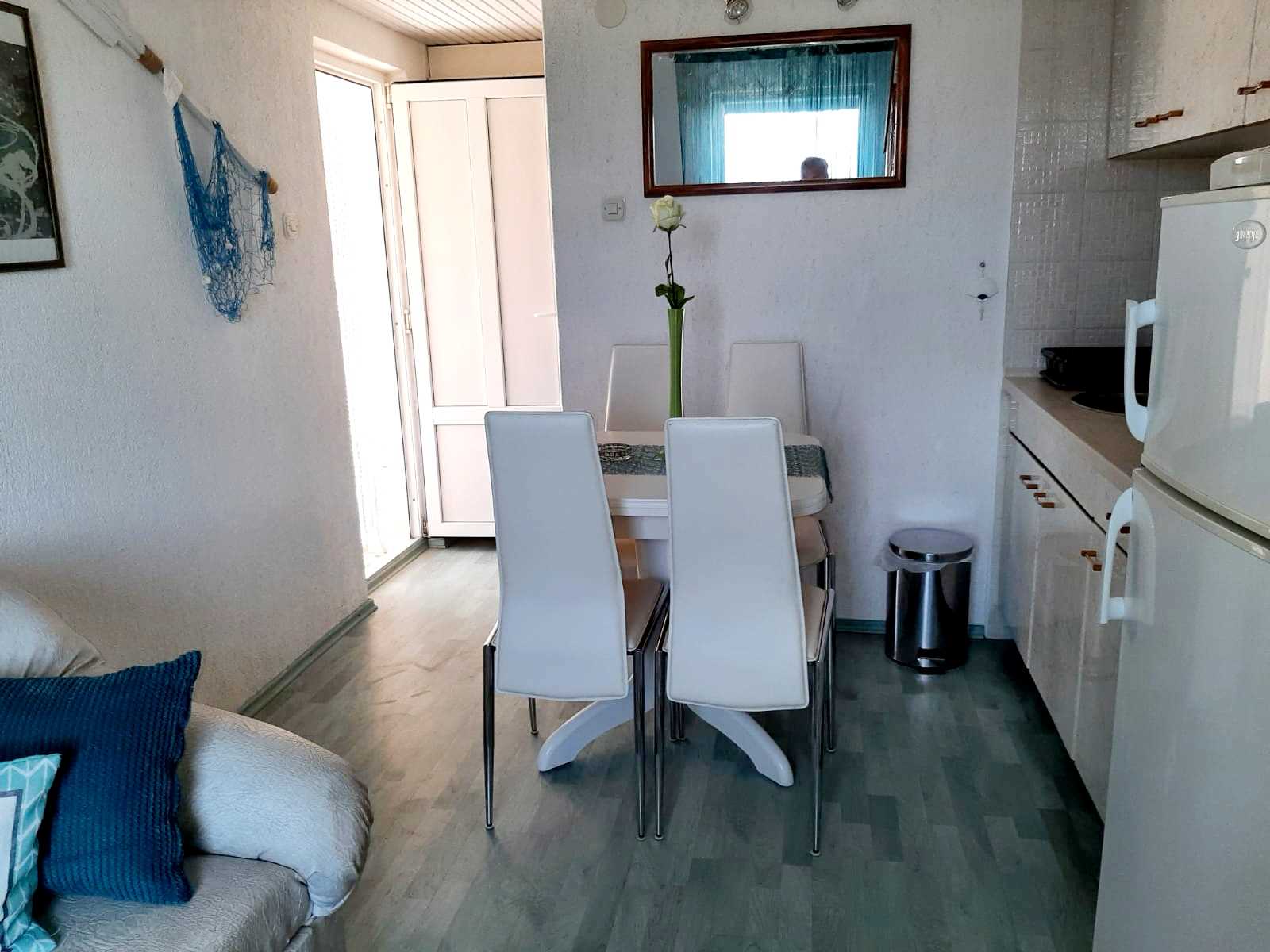 Moderni studio apartman sa velikom terasom, blizina Rajske plaže