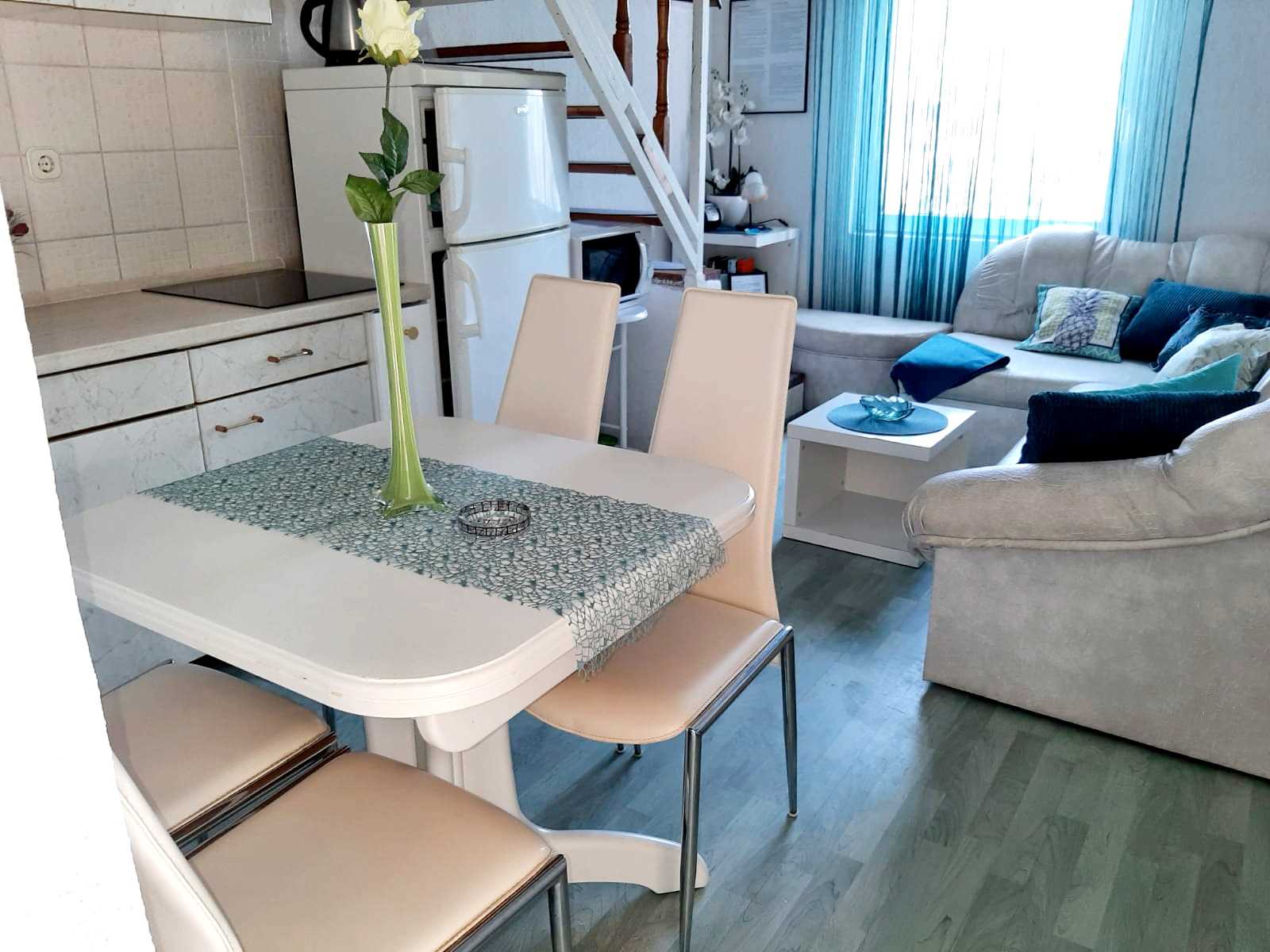 Moderni studio apartman sa velikom terasom, blizina Rajske plaže