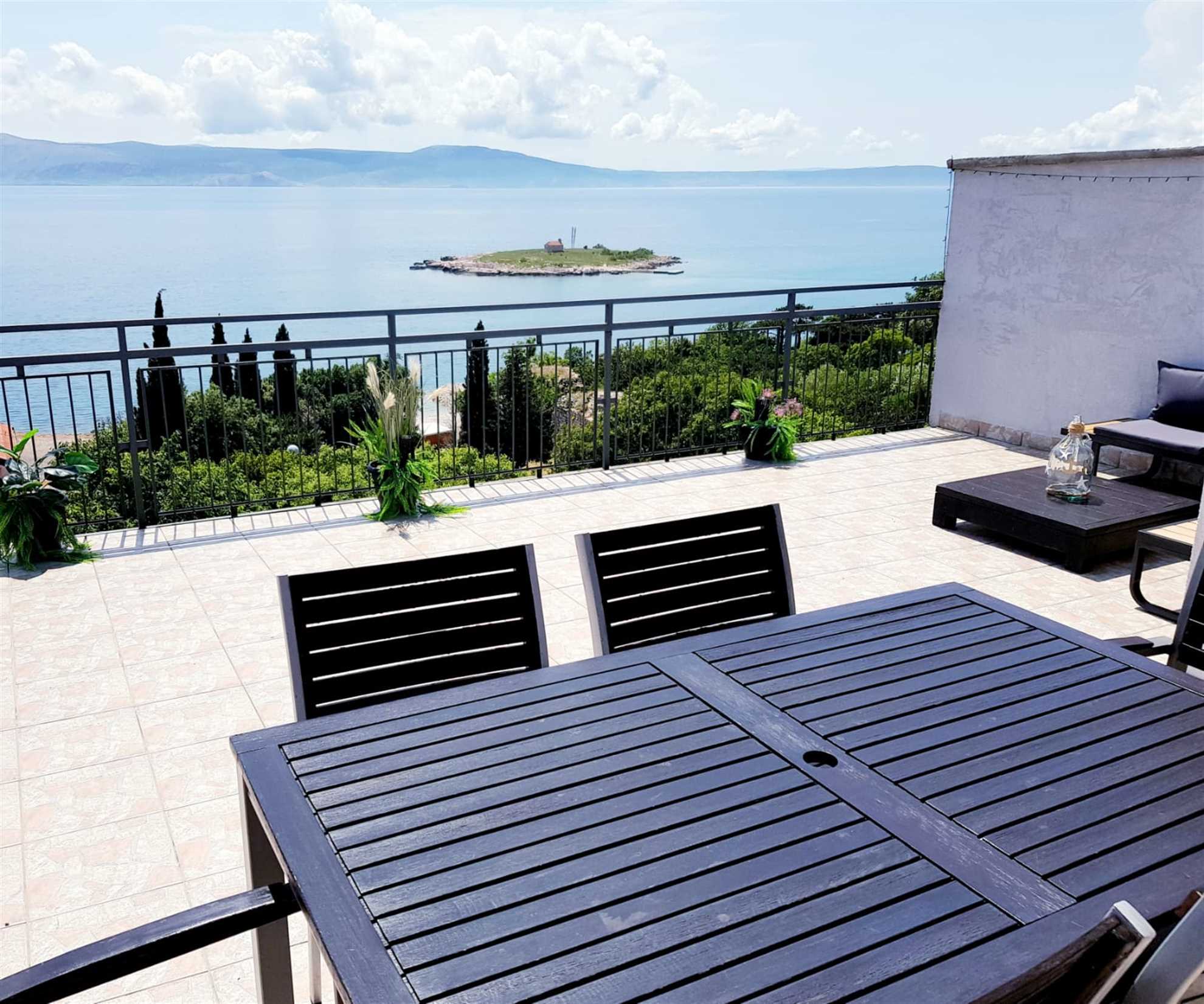 Apartment 7: Novi Vinodolski 50 m from the sea
