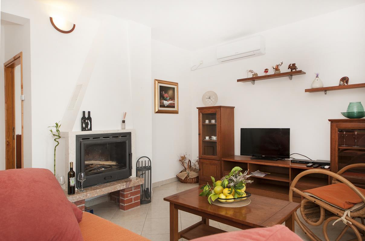 House by the sea Loranum