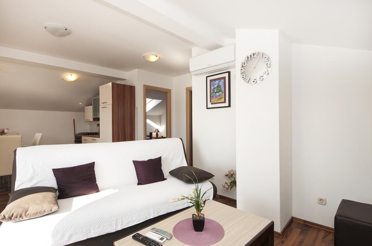 House by the sea Loranum