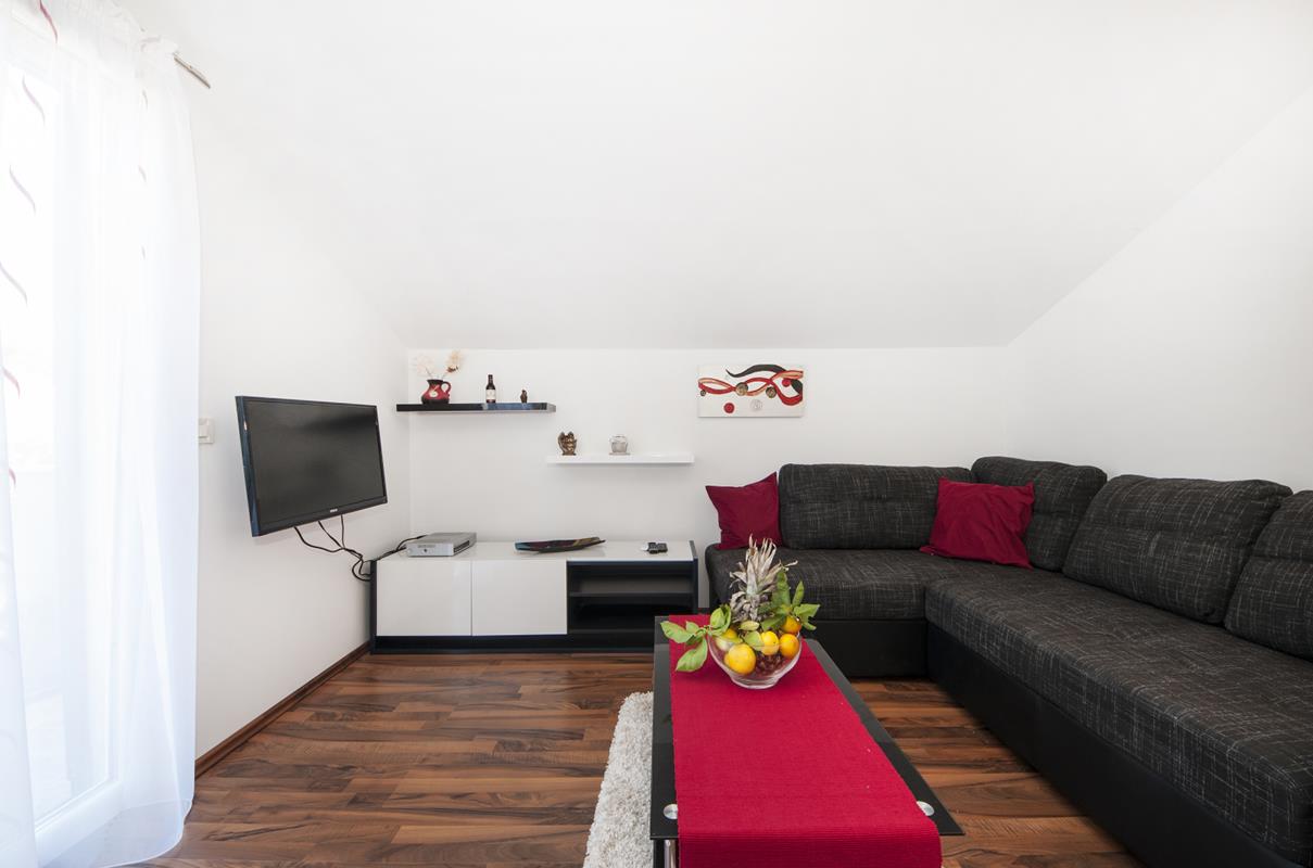 House by the sea Loranum