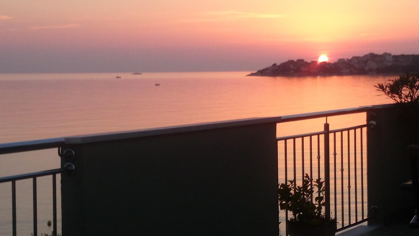 House by the sea Loranum