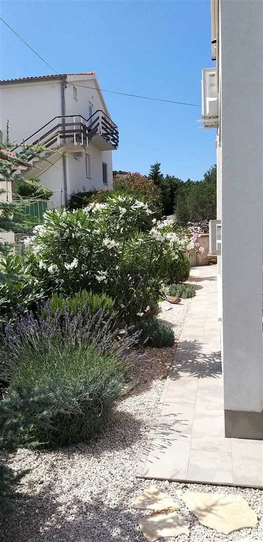 Top uređen apartman Murter 2+2,****