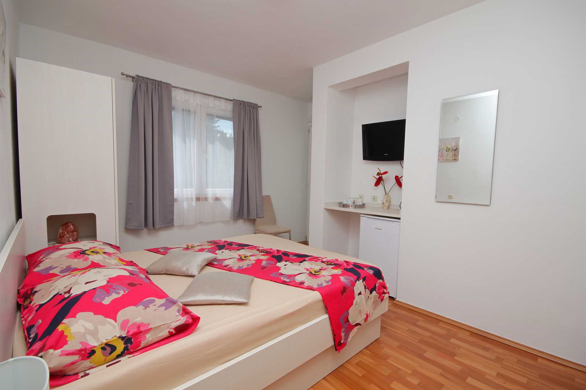 Room (3) Makarska - accommodation for a peaceful vacation