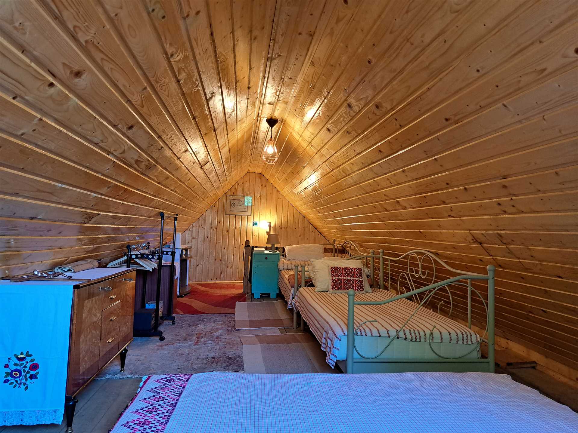 Kokotova hiža kuća za odmor sa četiri drvena objekta, roštilj, jaccuzi