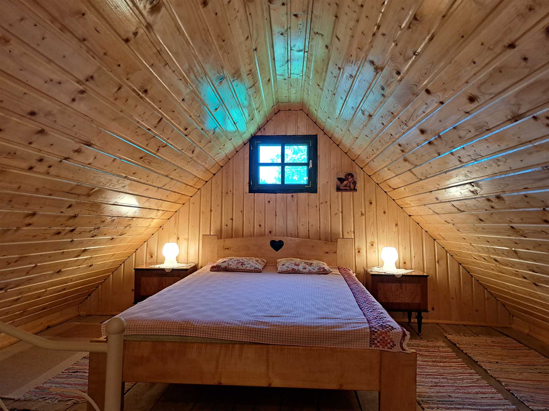 Kokotova hiža kuća za odmor sa četiri drvena objekta, roštilj, jaccuzi