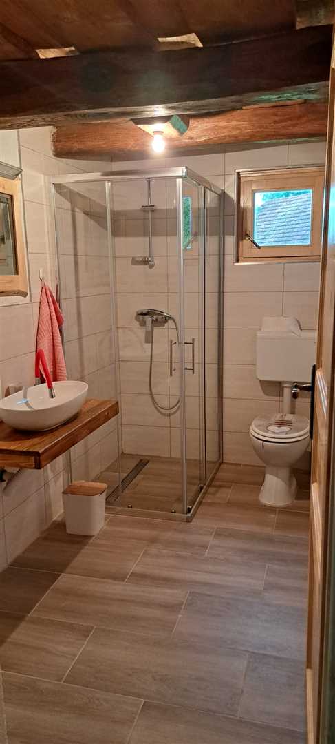 Kokotova hiža kuća za odmor sa četiri drvena objekta, roštilj, jaccuzi