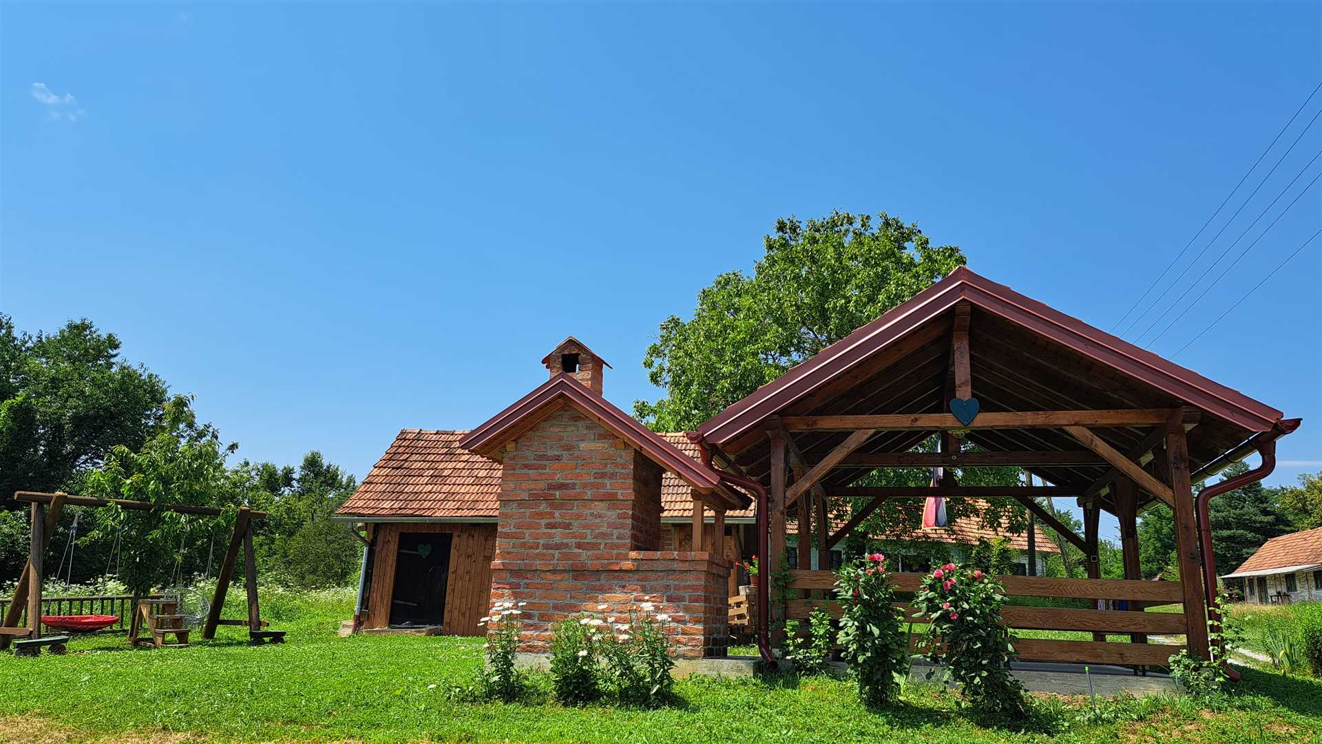 Kokotova hiža kuća za odmor sa četiri drvena objekta, roštilj, jaccuzi
