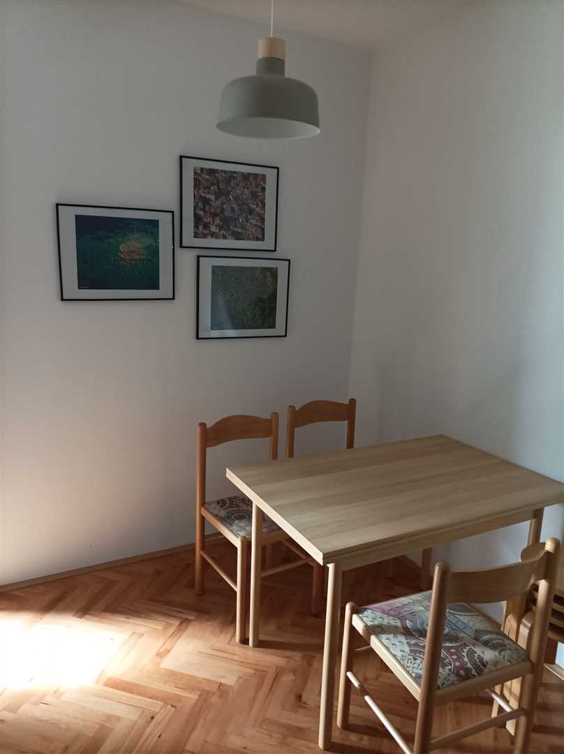 Idealan apartman za mlade obitelji, do plaže 100m, natkriven parking