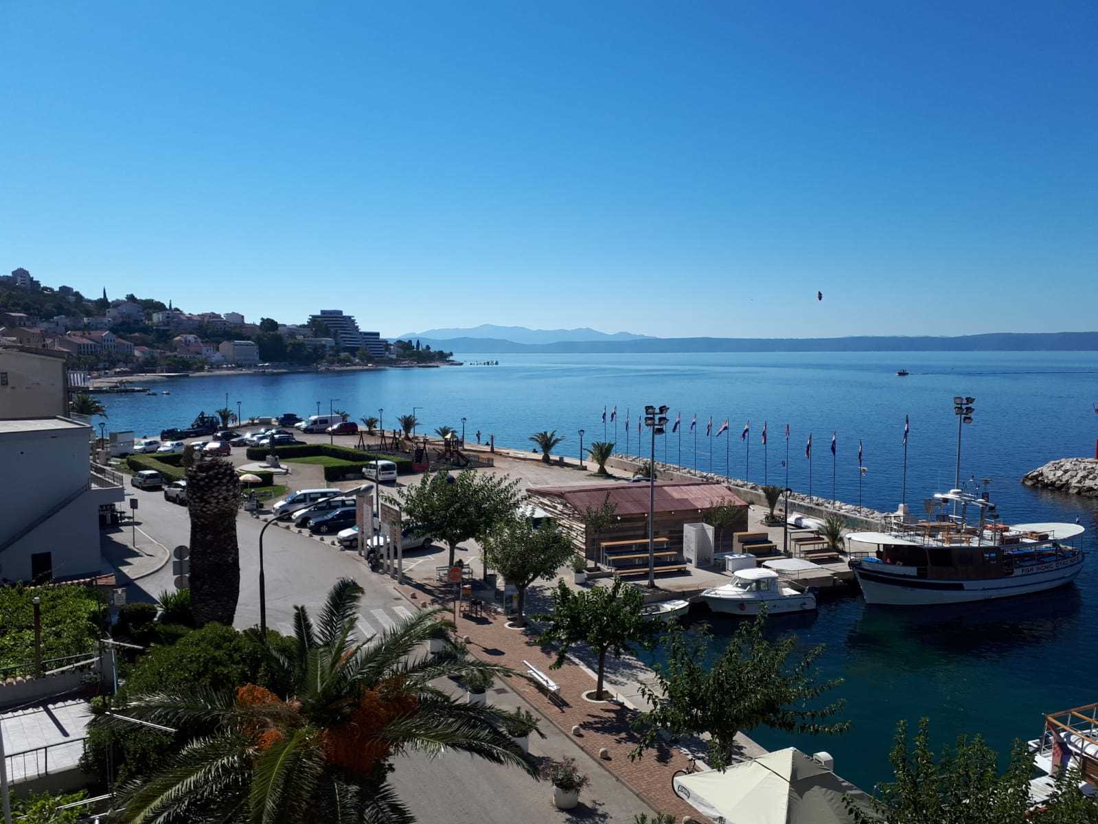 Dvosobni apartman,prvi red do mora s prekrasnim pogledom