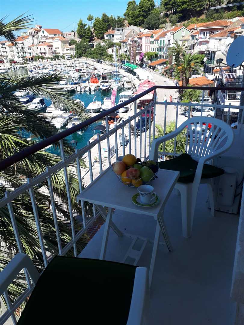 Dvosobni apartman,prvi red do mora s prekrasnim pogledom