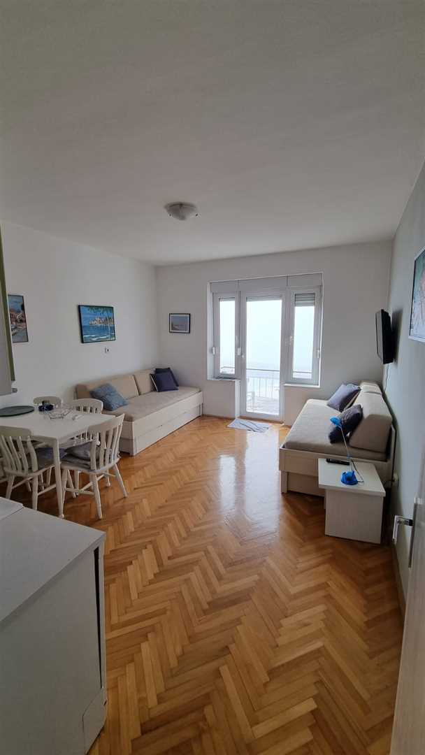 Dvosobni apartman,prvi red do mora s prekrasnim pogledom