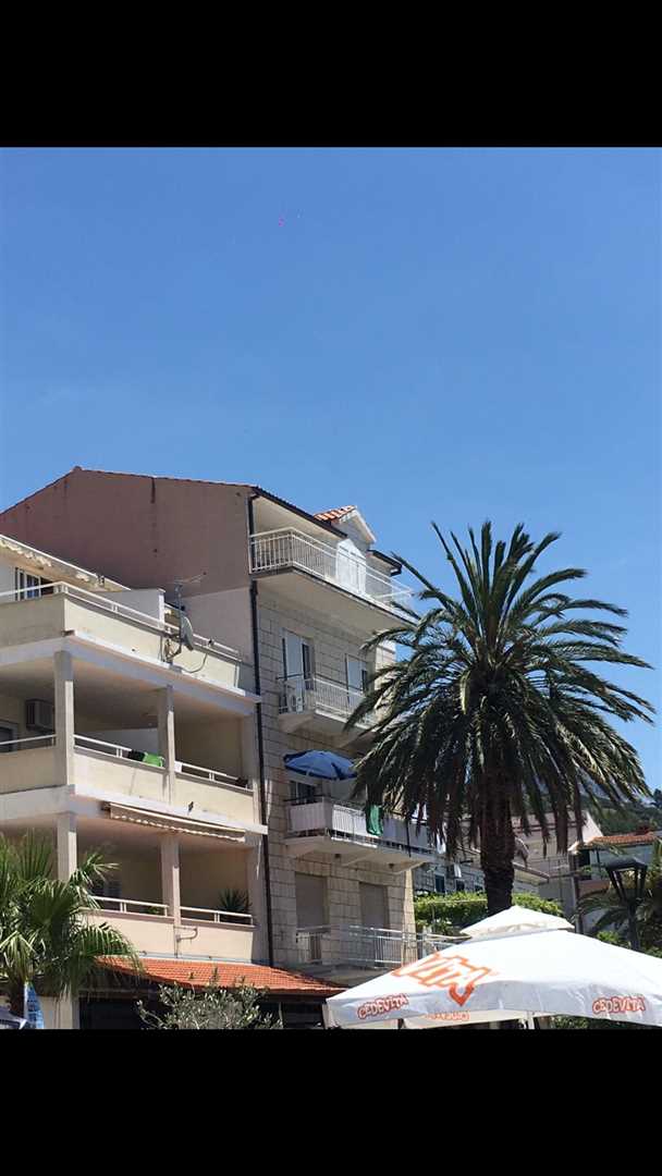 Dvosobni apartman,prvi red do mora s prekrasnim pogledom