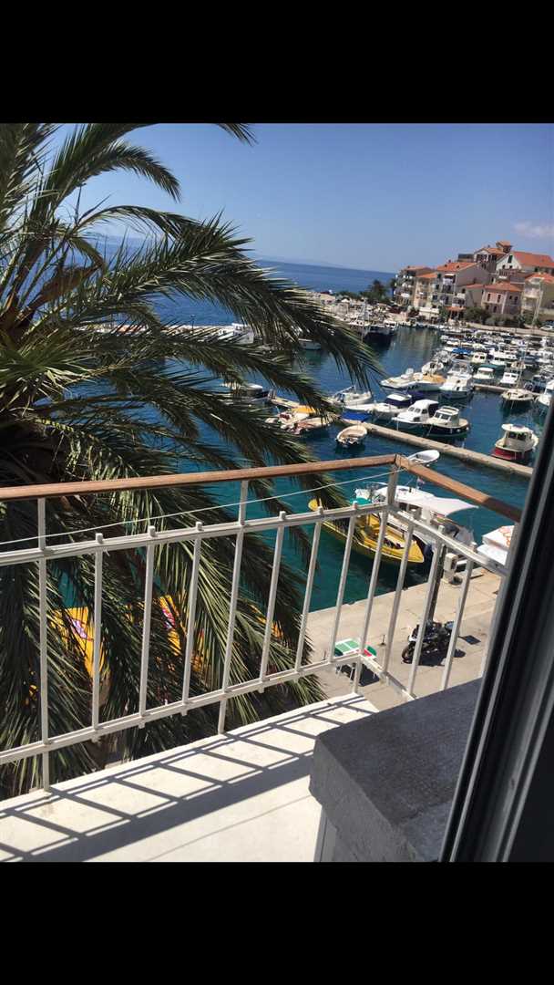 Dvosobni apartman,prvi red do mora s prekrasnim pogledom