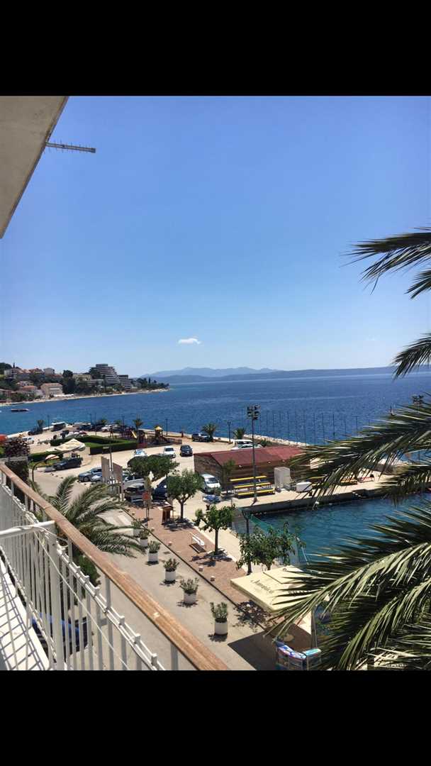 Dvosobni apartman,prvi red do mora s prekrasnim pogledom