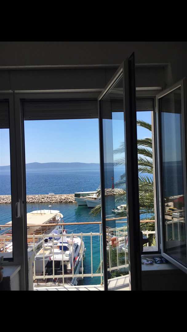 Dvosobni apartman,prvi red do mora s prekrasnim pogledom