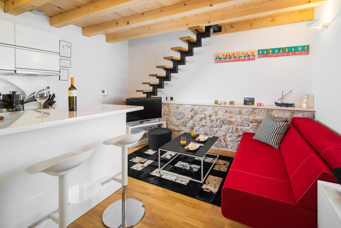 Holiday home Mia with private heated pool and jacuzzi